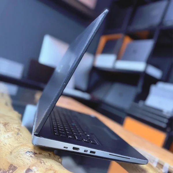 Dell Precision 7710- سی پی سی