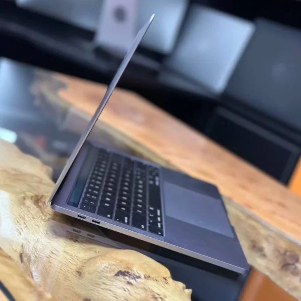 MacBook Pro 2019-سی پی سی